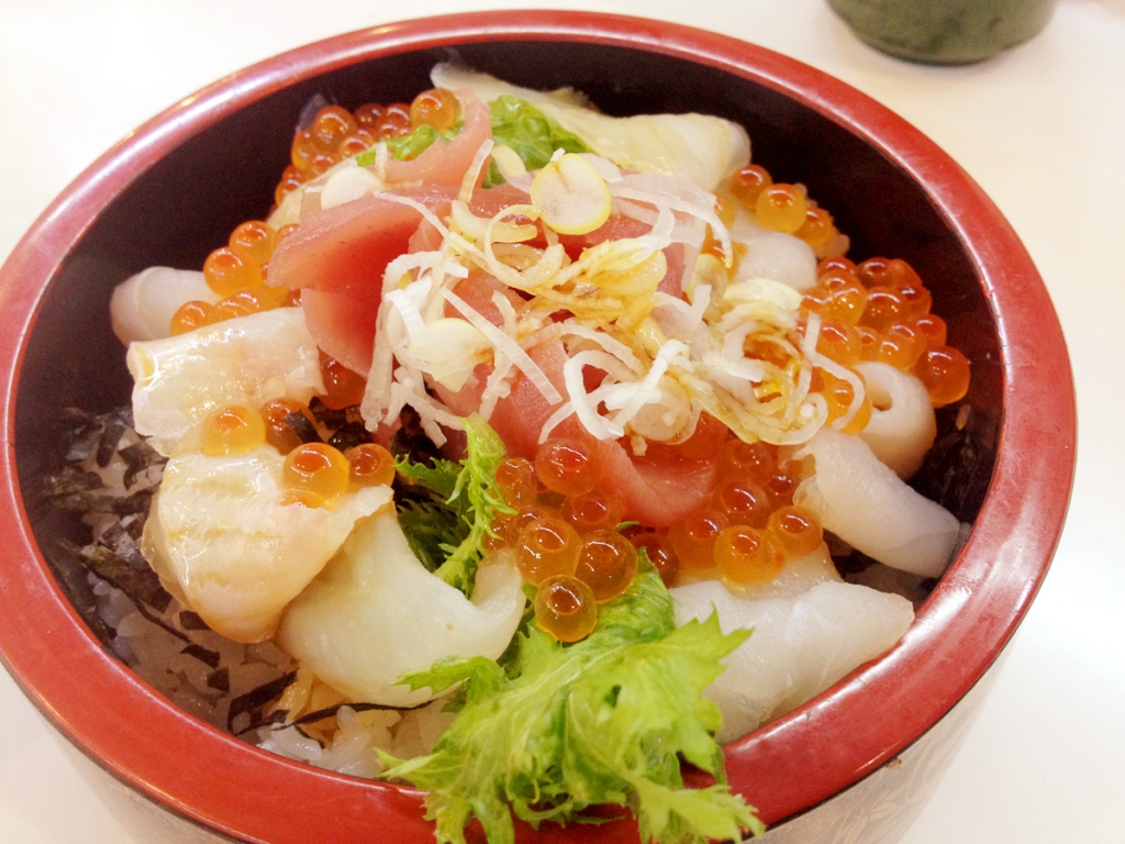 松島さかな市場の三陸地魚丼